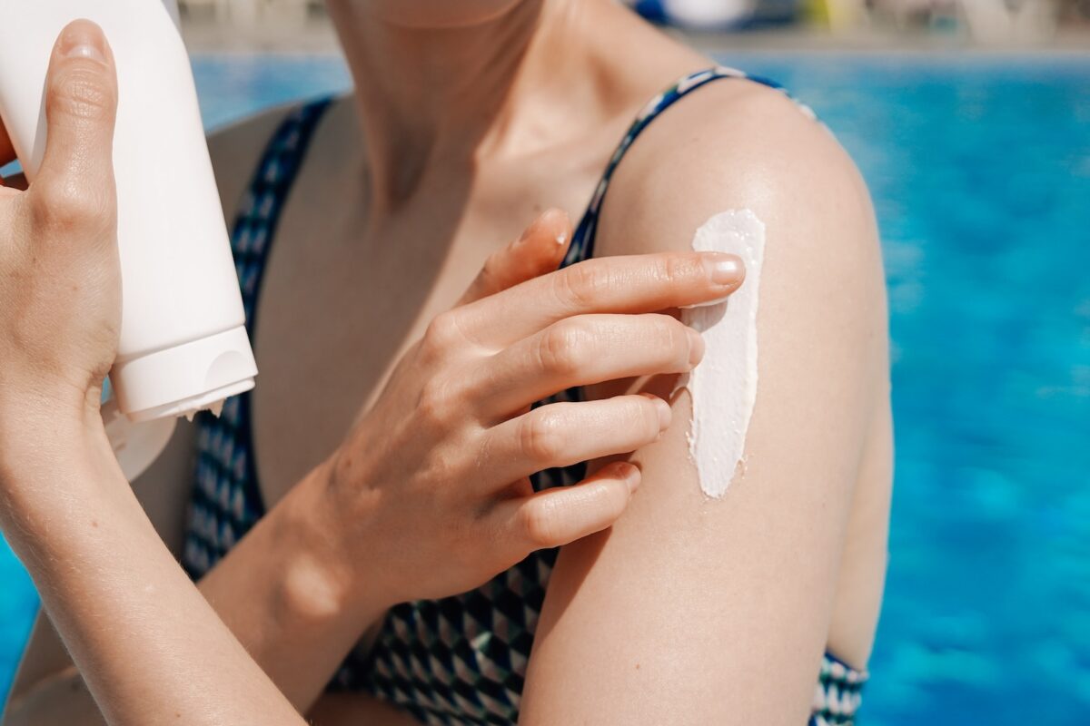 creme-solaire-attention-bacterie-presente-tube